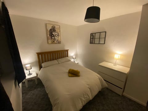 meadow house close to city center OVER 25 ONLY kids with adults allowed House in Belfast