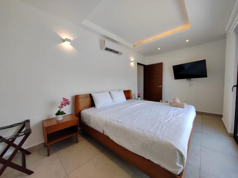 Photo of the whole room, Bedroom, air conditioner