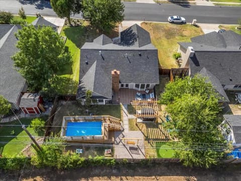 Poolside Paradise Game Room Fire Pit Hot Tub House in Round Rock