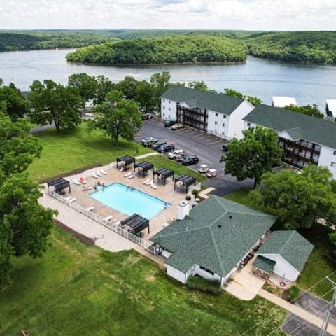 Property building, Day, Natural landscape, Bird's eye view, Lake view, Pool view, Swimming pool, Parking