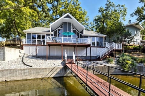 Property building, Day, Natural landscape, View (from property/room), Lake view