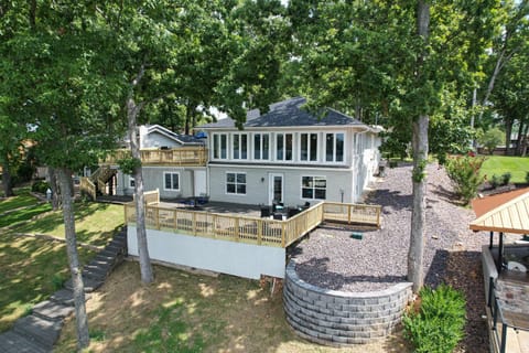 Property building, Patio, Day, Natural landscape
