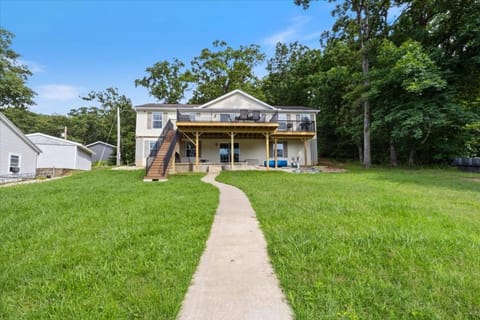 Property building, Day