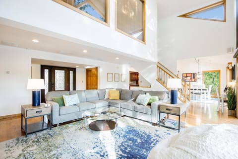 Living room, Seating area