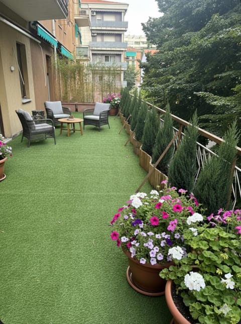 Property building, Patio, Spring, Day, Garden