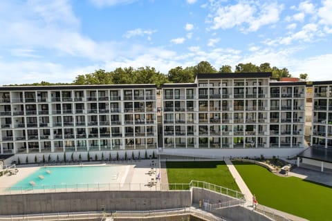 Property building, Day, Pool view, Swimming pool