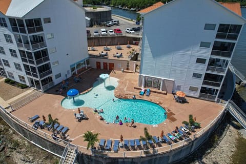 Property building, Day, Bird's eye view, Pool view, Swimming pool, Swimming pool, sunbed