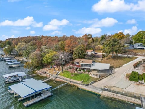 Property building, Nearby landmark, Day, Activities, Bird's eye view