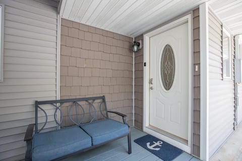 Facade/entrance, Seating area