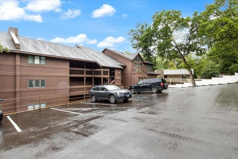 Property building, Day, Parking