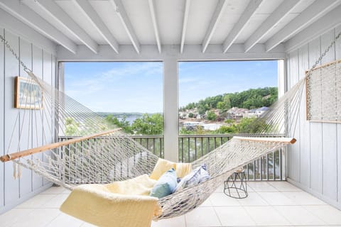 Facade/entrance, Day, Balcony/Terrace, Seating area