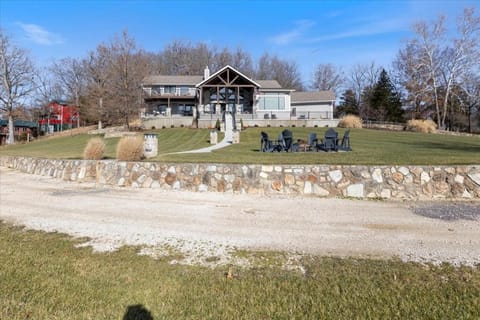 Property building, Day