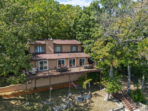 Property building, Day, Lake view