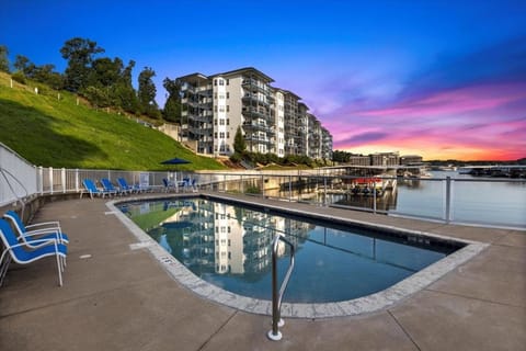 Property building, Day, Swimming pool, Swimming pool