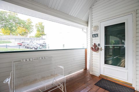 Facade/entrance, Balcony/Terrace, Seating area