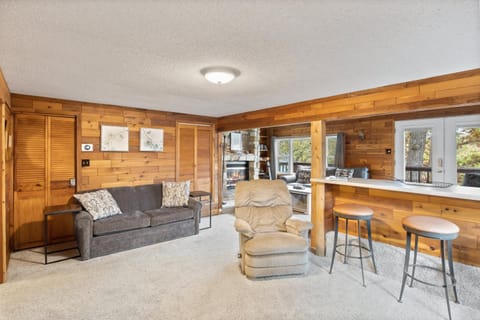 Kitchen or kitchenette, Living room, Seating area