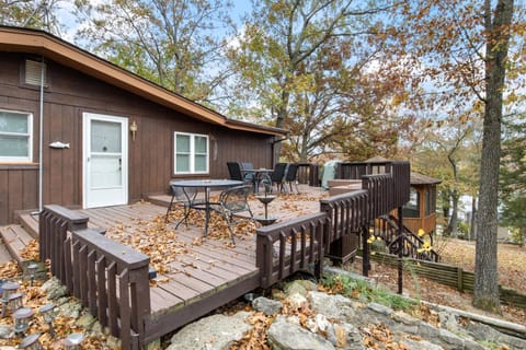 Property building, Facade/entrance, Day, BBQ facilities, Dining area