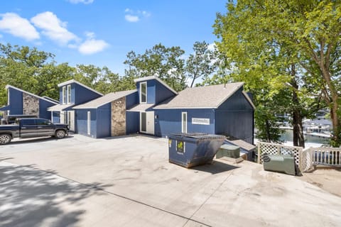 Property building, Day