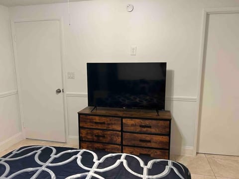 Master Bedroom w Pvt Bath in shared home House in Royal Palm Beach