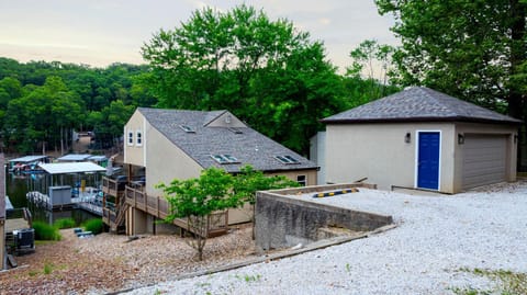 Property building, Day