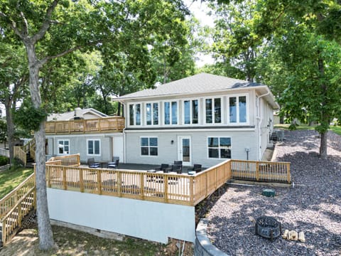 Property building, Day, Garden