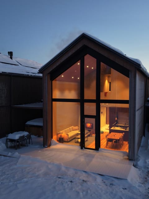 Villa Priddy-Lapland Luxury with hot tub and sauna Villa in Norrbotten County, Sweden