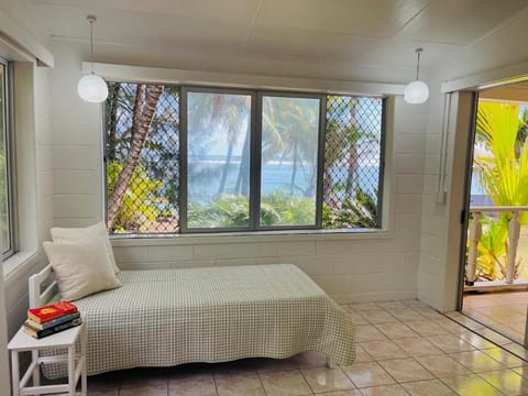 Maree's Beachfront House - Free Internet House in Arorangi District