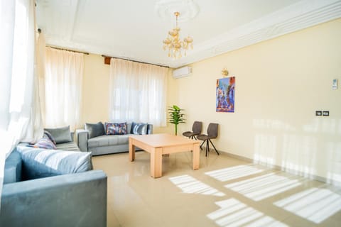 Living room, Seating area