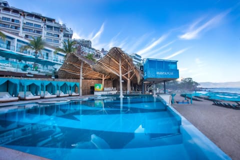 Pool view, Sea view, Swimming pool, sunbed