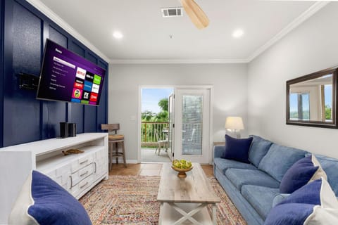 Close to River Shared Family Pool Wurstfest Ready House in Gruene