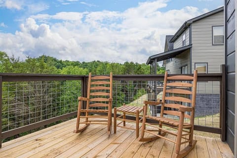 Indoor Pool Family Hot Tub Air Hockey Gameroom House in Sevierville