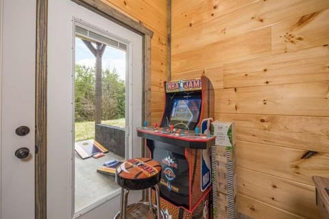 Indoor Pool Family Hot Tub Air Hockey Gameroom House in Sevierville