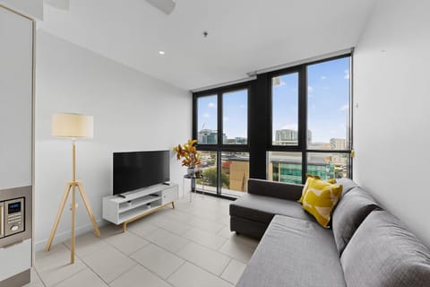 TV and multimedia, Living room, Seating area, Evening entertainment