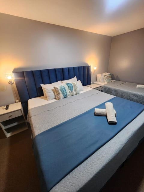 Bed, towels