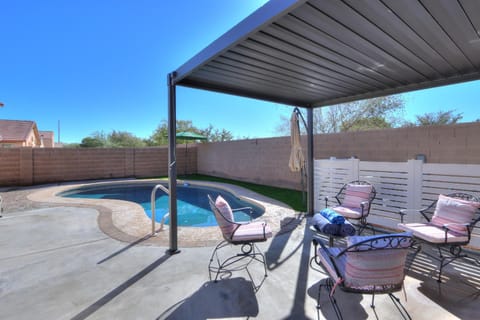 Private Mini Serene Oasis with Pool House in Maricopa