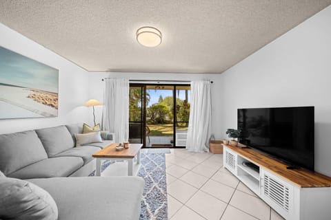 Communal lounge/ TV room, TV and multimedia, Living room, Seating area, Evening entertainment