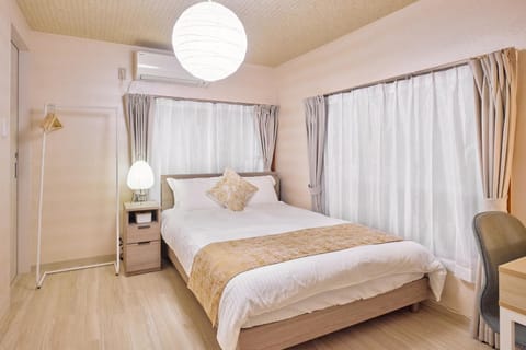 Bed, Photo of the whole room, Bedroom, air conditioner