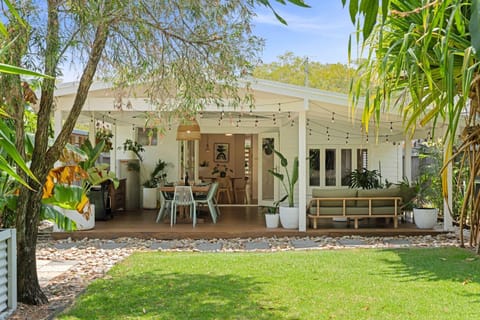 Property building, Patio, Garden, Dining area, Garden view