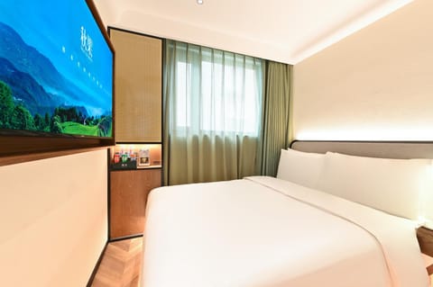 Bed, TV and multimedia, Photo of the whole room, Bedroom