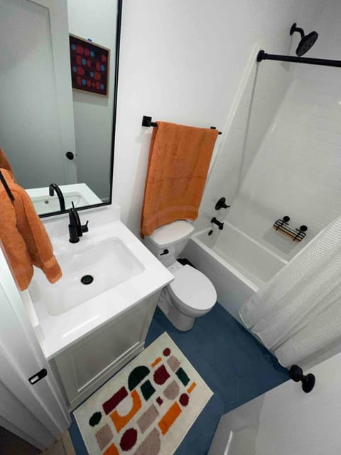 Downtown New 3 Story Sleeps 14 Villa in Baton Rouge