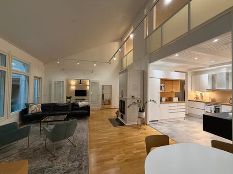 Kitchen or kitchenette, Living room, Seating area
