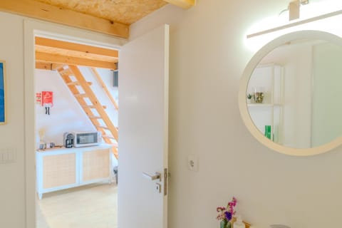 Bathroom, Decorative detail