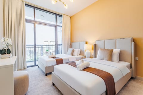 Champions' Apartment - Balcony Sunsets - Rooftop Pools - Modern Oasis - Family Heaven - Full Canal Views - 2 min walk from Space42 Arena Apartment in Abu Dhabi