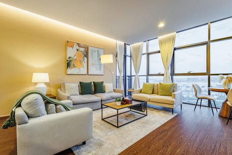 Champions' Apartment - Balcony Sunsets - Rooftop Pools - Modern Oasis - Family Heaven - Full Canal Views - 2 min walk from Space42 Arena Apartment in Abu Dhabi