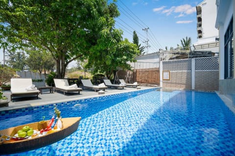 Day, Garden, View (from property/room), Pool view, Swimming pool, sunbed