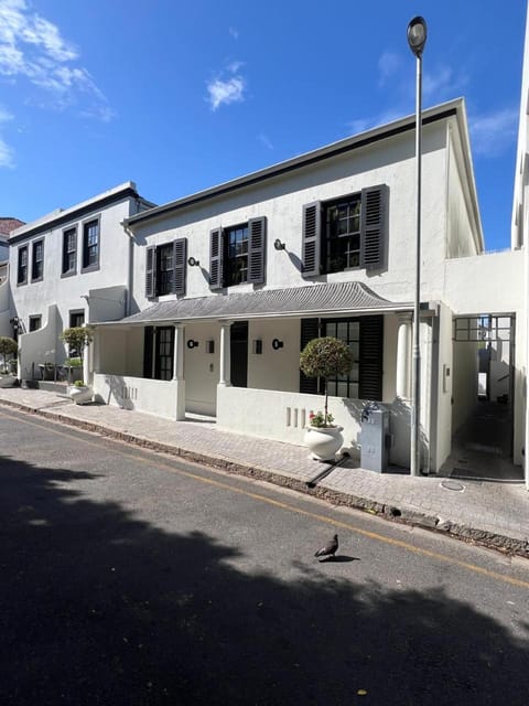 Neighbourhood Quarters Apartment hotel in Cape Town
