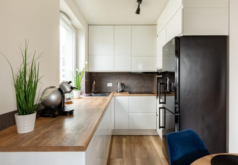 Kitchen or kitchenette, Dining area, dishwasher, oven, stove