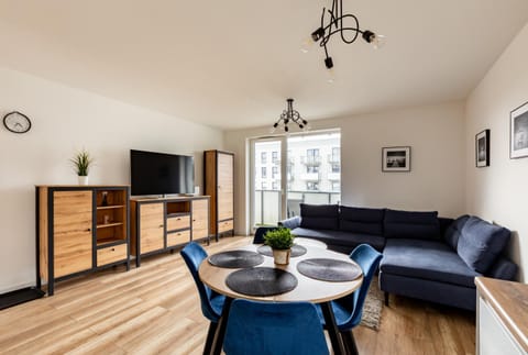 Communal lounge/ TV room, TV and multimedia, Living room, Seating area, Dining area, Evening entertainment