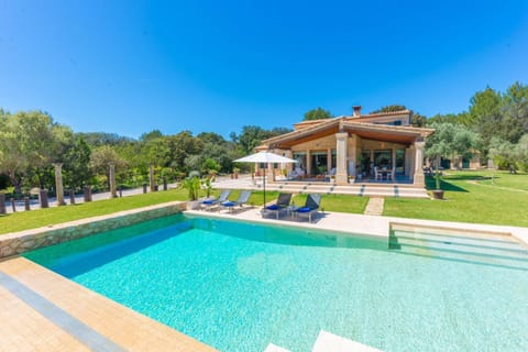 Property building, Garden, Swimming pool