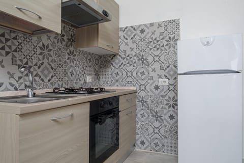 Brezza Marina Apartment- Terrace Apartment in San Teodoro